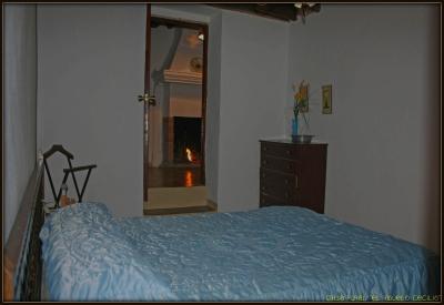 20081204183903-dormitorio-vista-a-la-chimenea.jpg